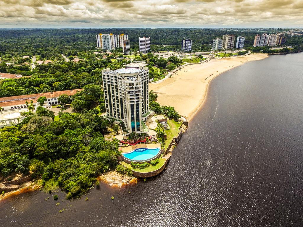  is 1.5 km from Ponta Negra Beach and 3.9 km from Praia da Lua. The nearest airport is Eduardo Gomes International Airport, 10 km away.